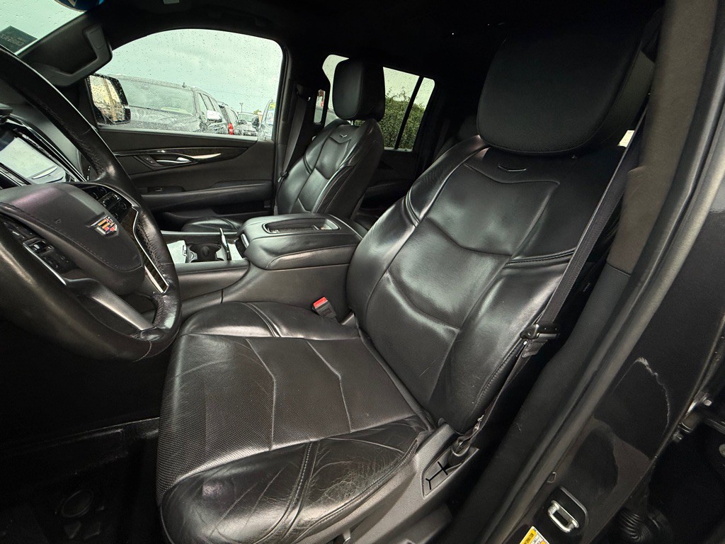 2015 Cadillac Escalade Image 17