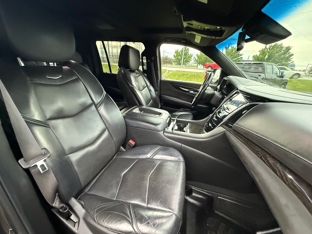 2015 Cadillac Escalade Image 18