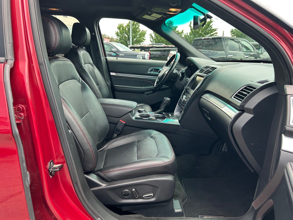 2016 Ford Explorer Image 11
