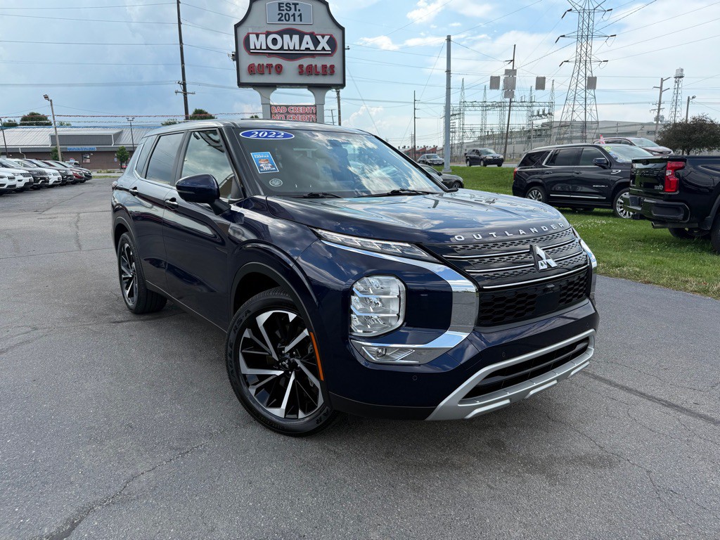 2022 Mitsubishi Outlander Image 2