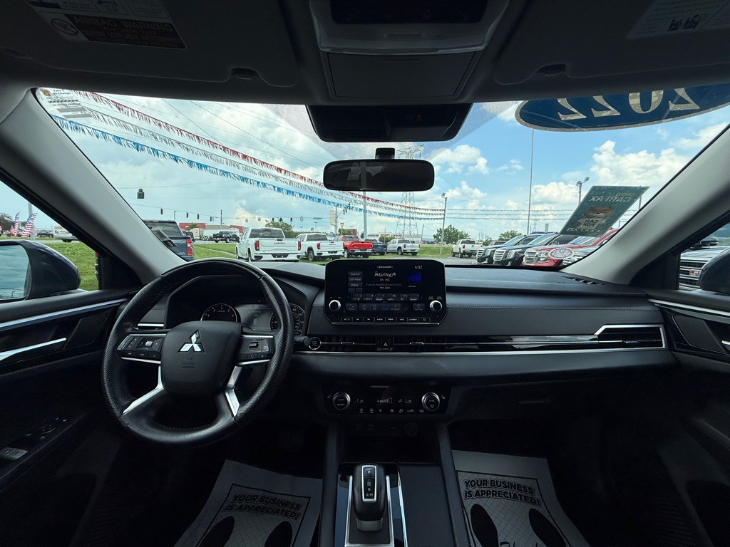 2022 Mitsubishi Outlander Image 11