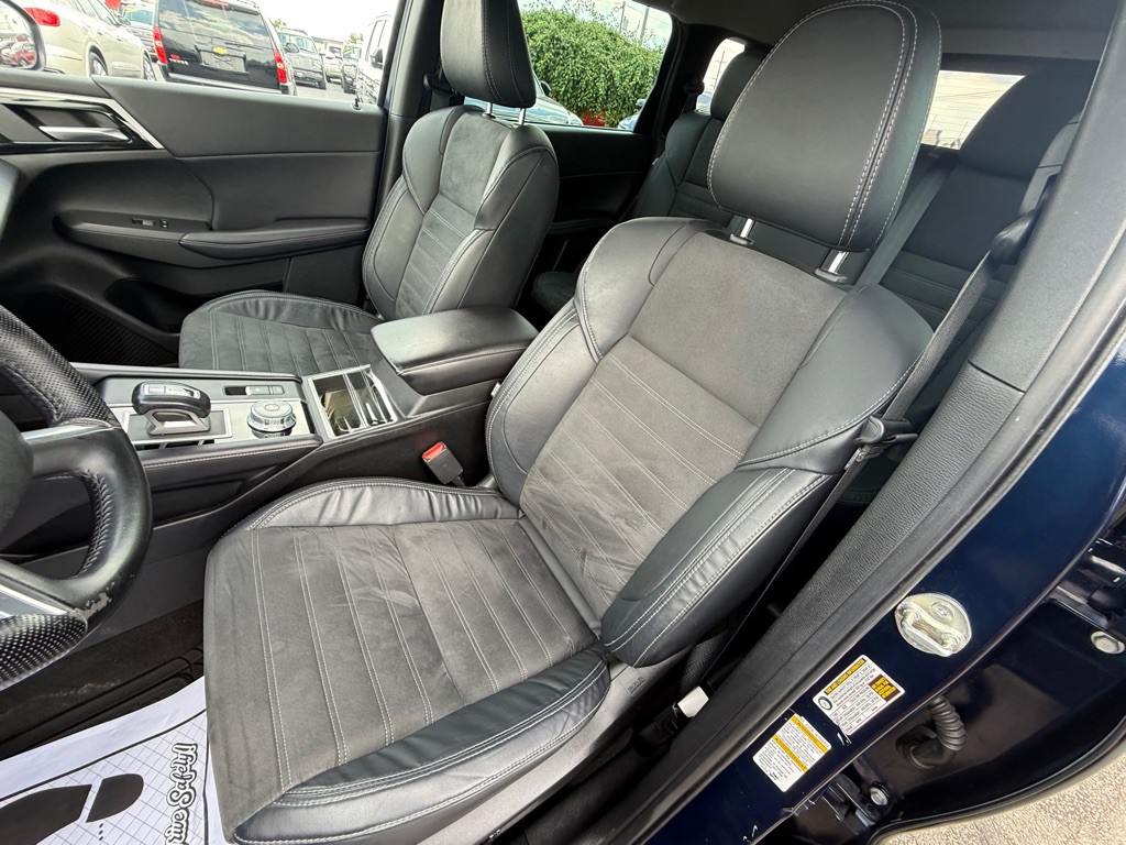 2022 Mitsubishi Outlander Image 16