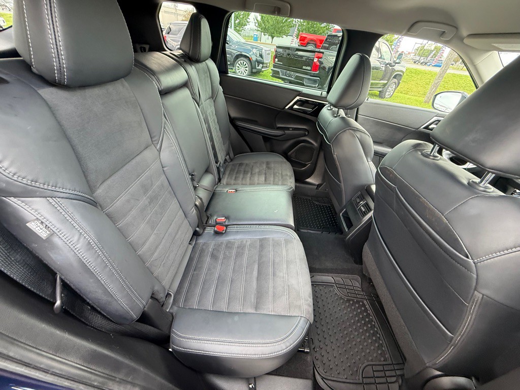 2022 Mitsubishi Outlander Image 18