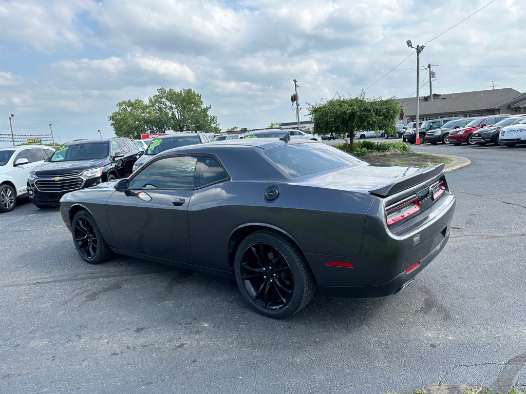 2016 Dodge Challenger Image 11