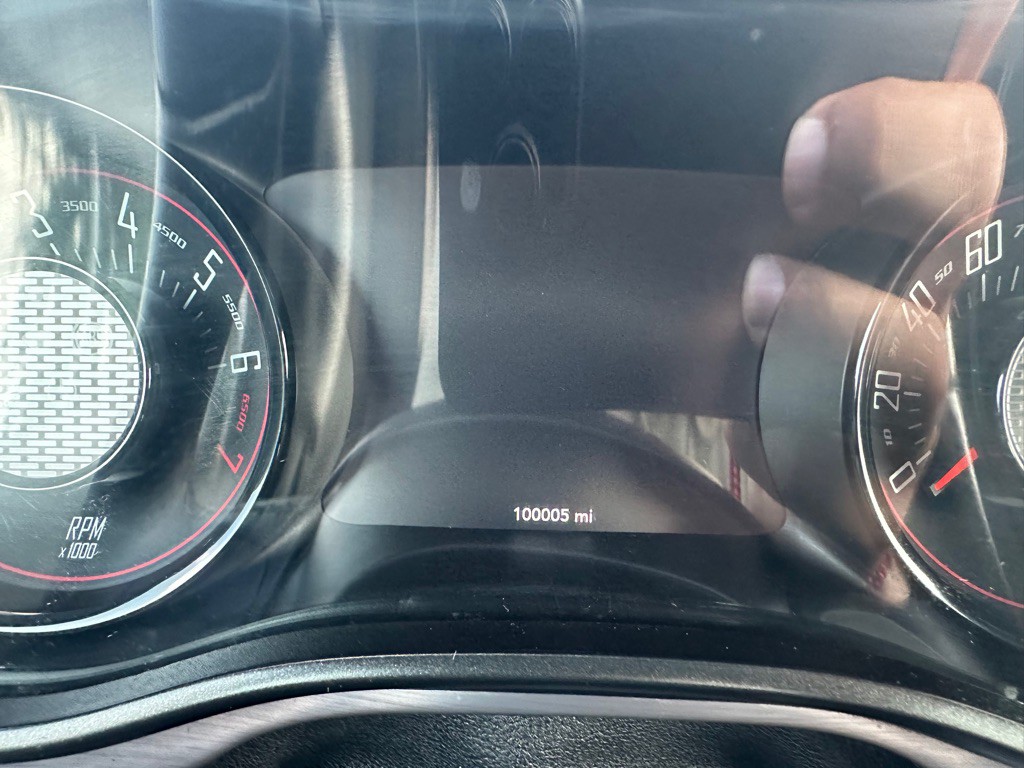 2016 Dodge Challenger Image 12