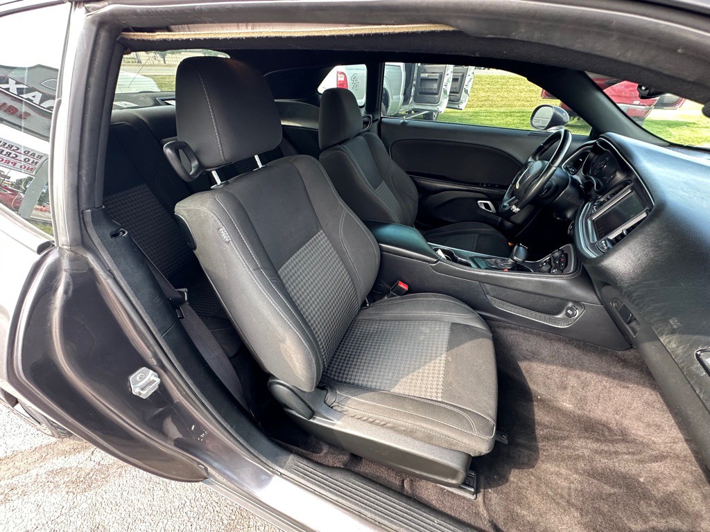 2016 Dodge Challenger Image 17