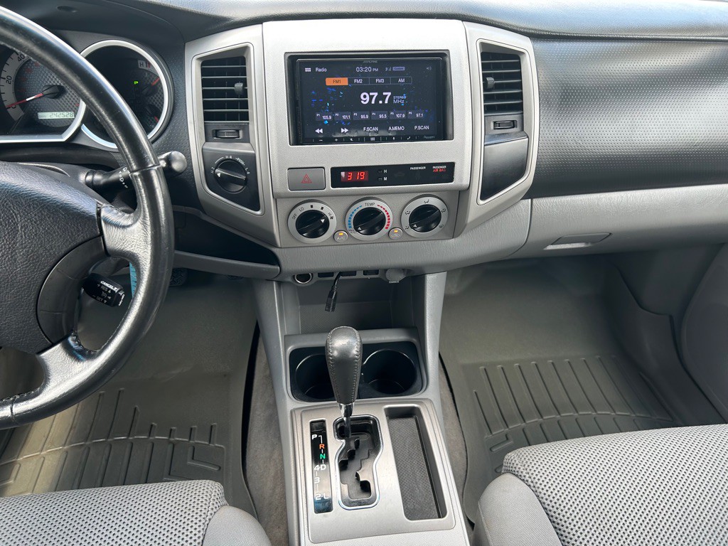 2011 Toyota Tacoma Image 18