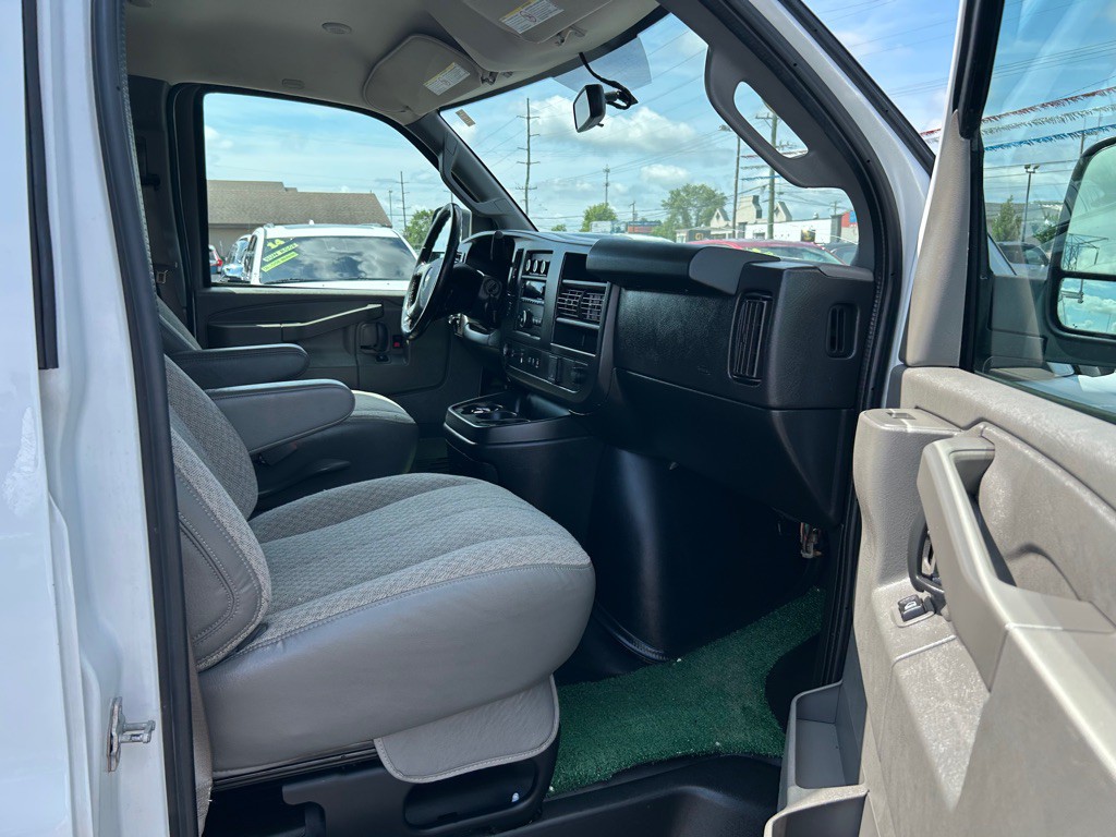 2019 Chevrolet Express Image 9