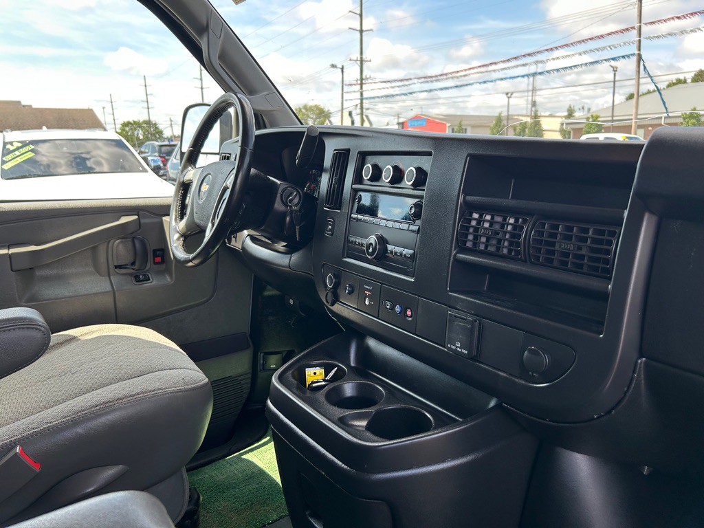 2019 Chevrolet Express Image 10
