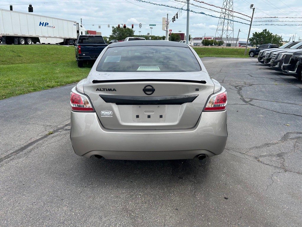 2015 Nissan Altima Image 8