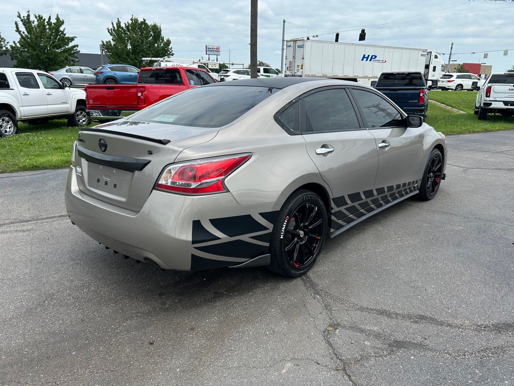 2015 Nissan Altima Image 9