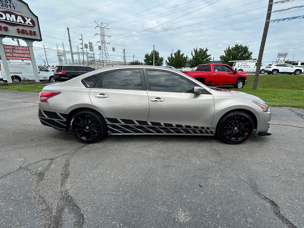 2015 Nissan Altima Image 10