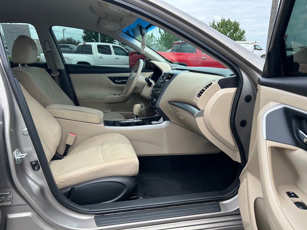 2015 Nissan Altima Image 11