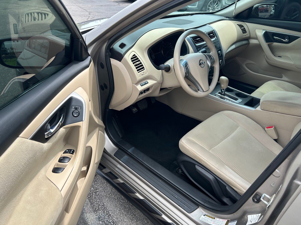 2015 Nissan Altima Image 14