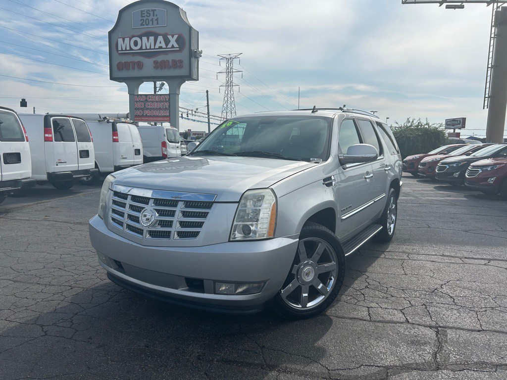 2010 Cadillac Escalade Image 2