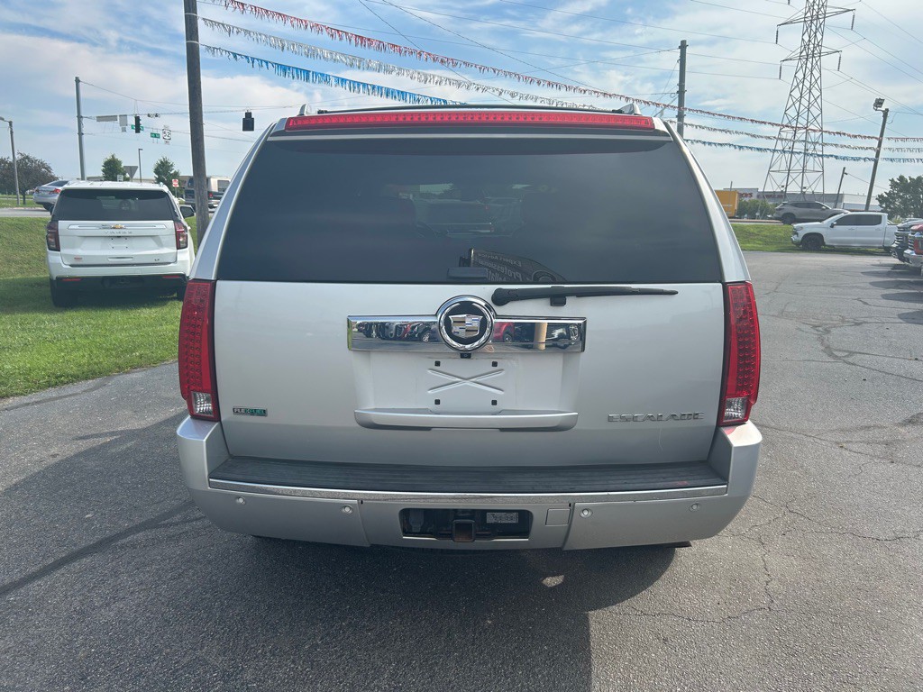 2010 Cadillac Escalade Image 8