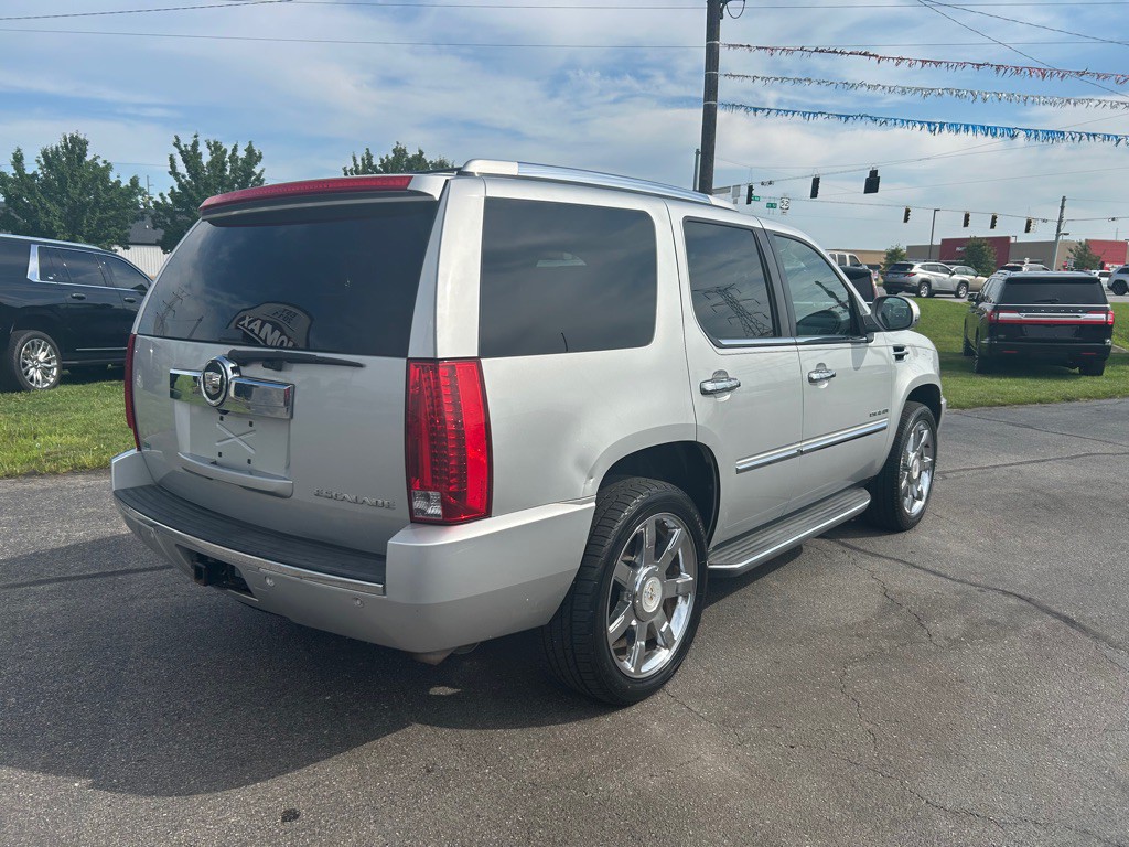 2010 Cadillac Escalade Image 9