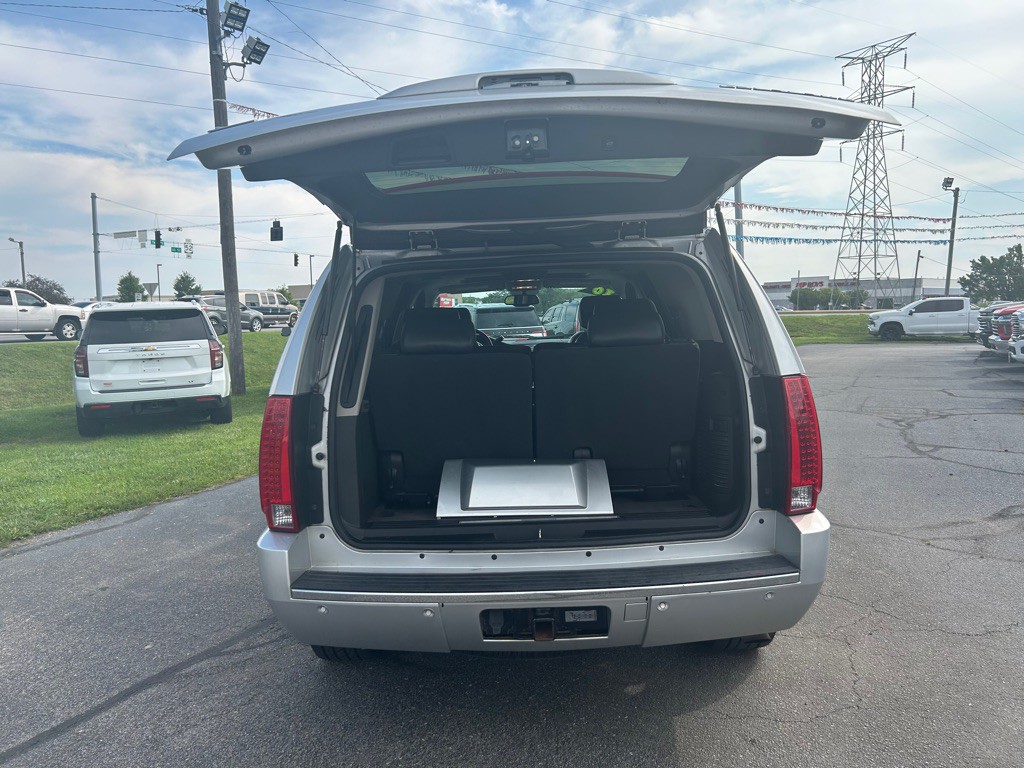 2010 Cadillac Escalade Image 14