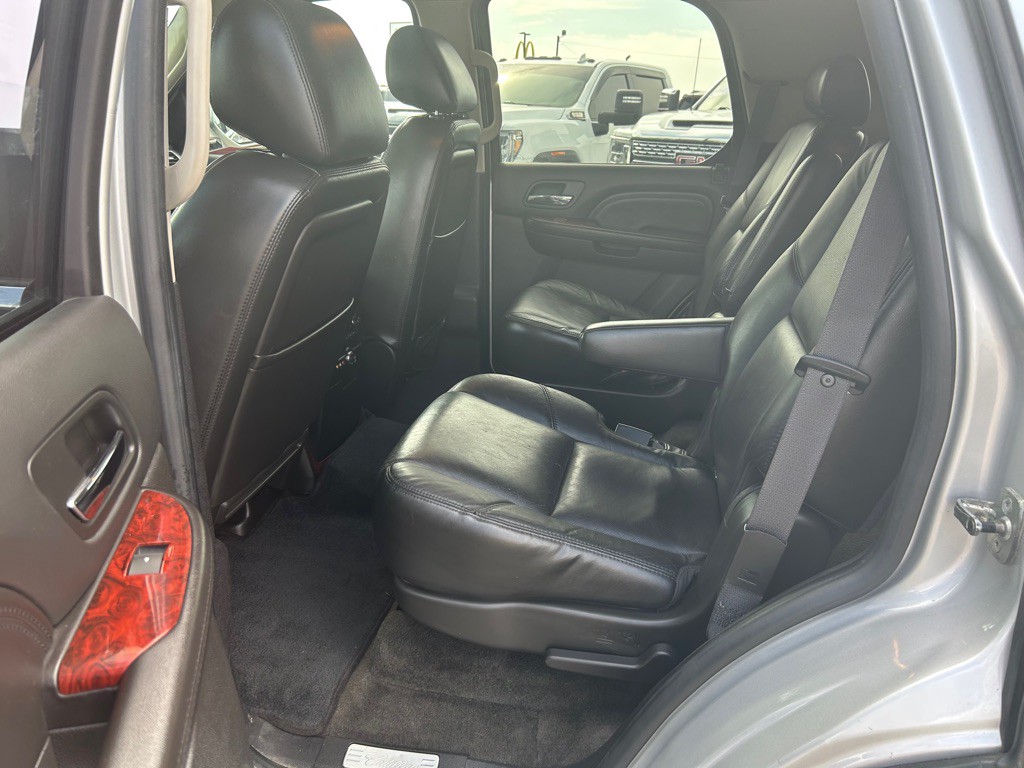 2010 Cadillac Escalade Image 15