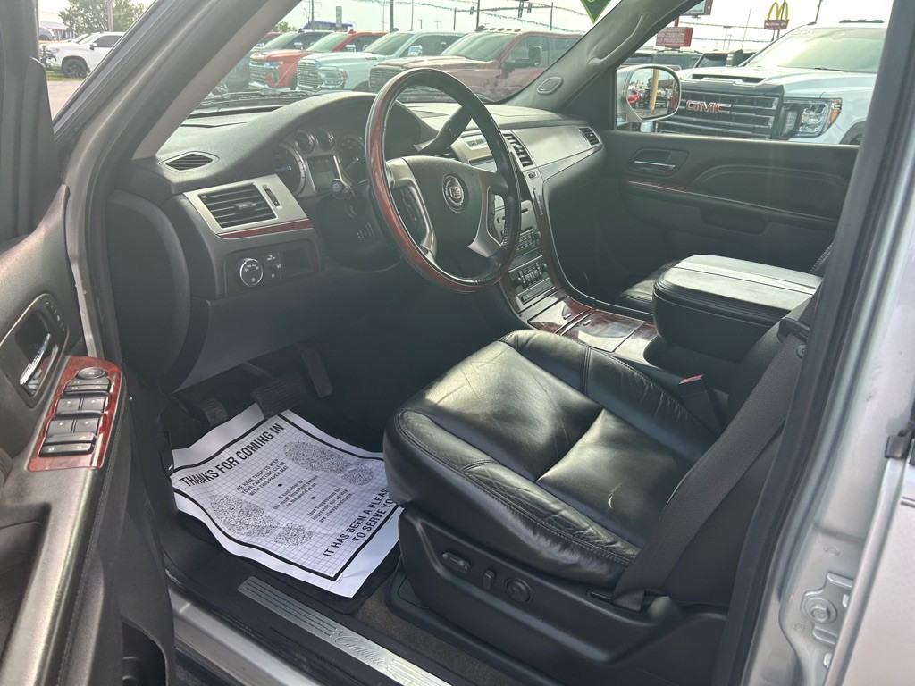 2010 Cadillac Escalade Image 16