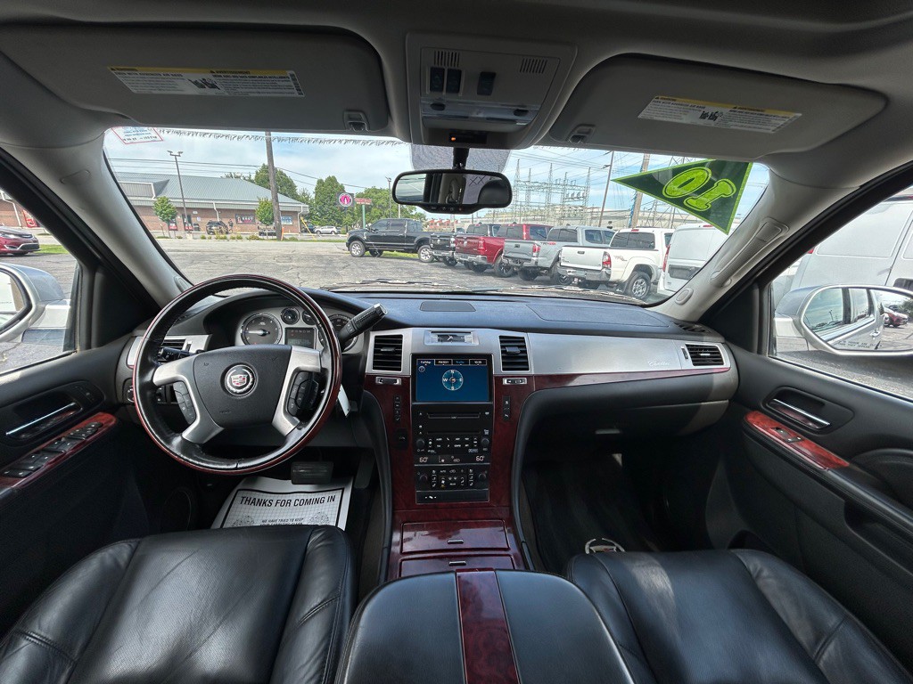 2010 Cadillac Escalade Image 17