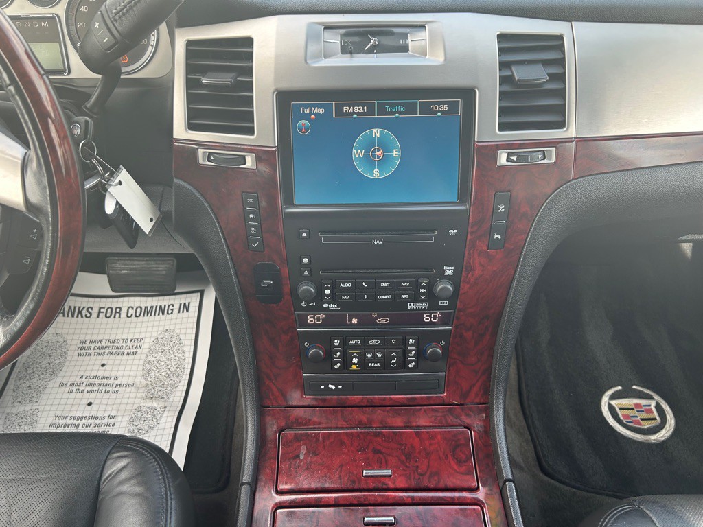 2010 Cadillac Escalade Image 20