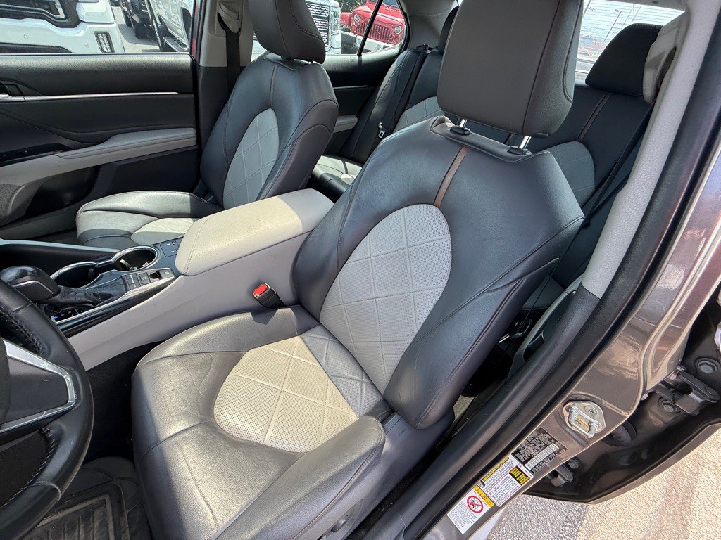 2018 Toyota Camry Image 17
