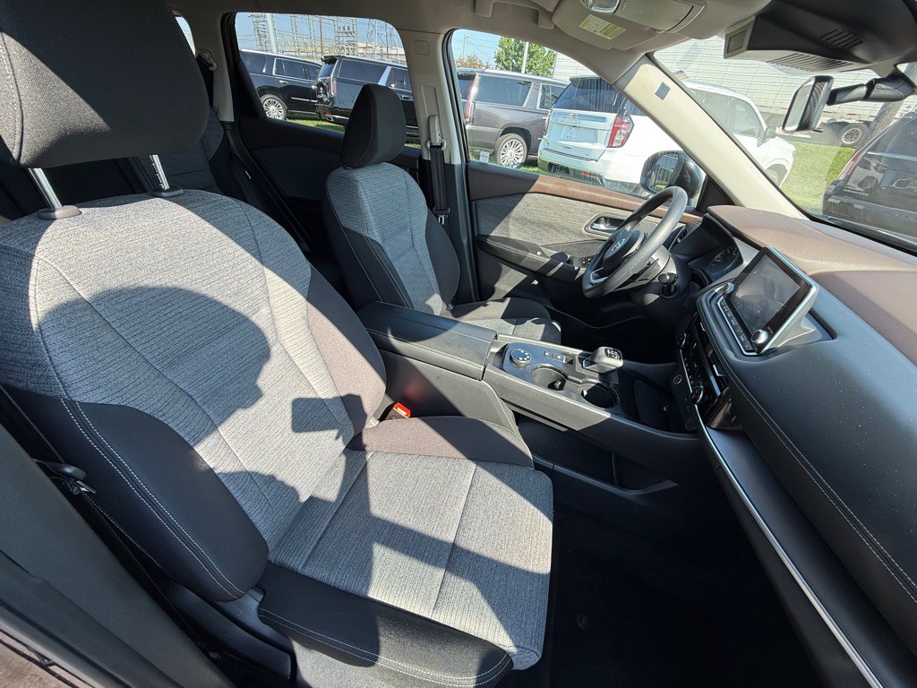 2021 Nissan Rogue Image 16