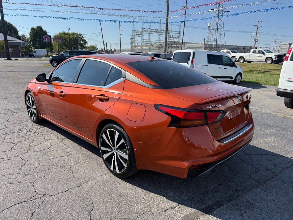 2021 Nissan Altima Image 10