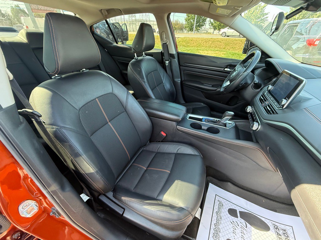 2021 Nissan Altima Image 17