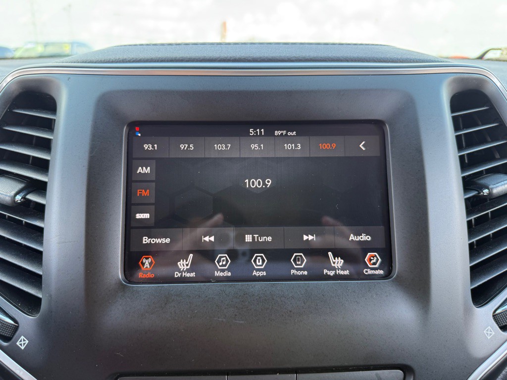 2019 Jeep Cherokee Image 12