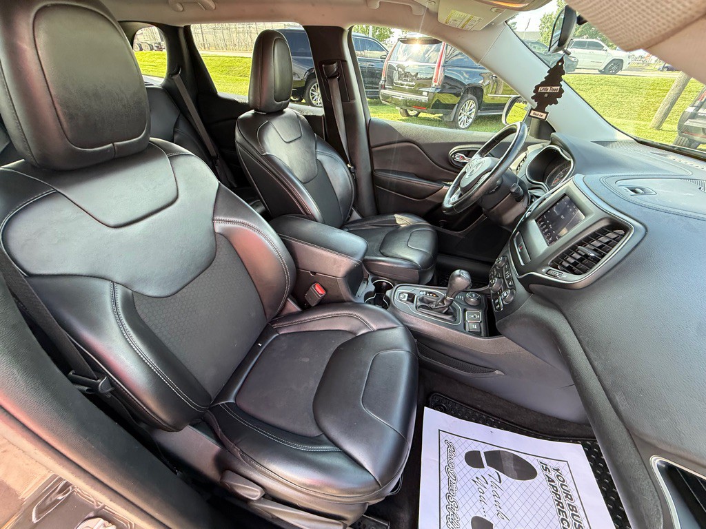 2019 Jeep Cherokee Image 16