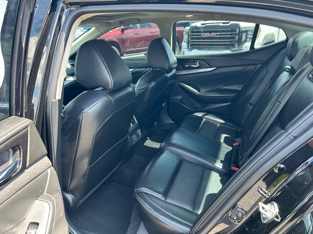 2018 Nissan Maxima Image 13