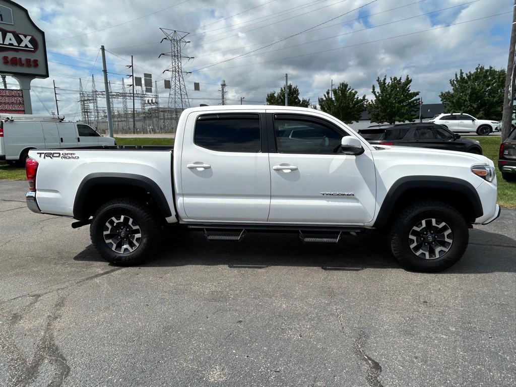 2016 Toyota Tacoma Image 10