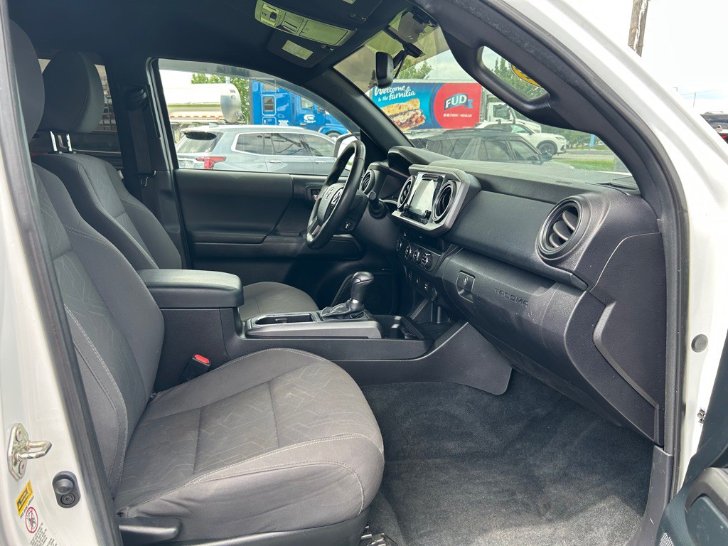 2016 Toyota Tacoma Image 11