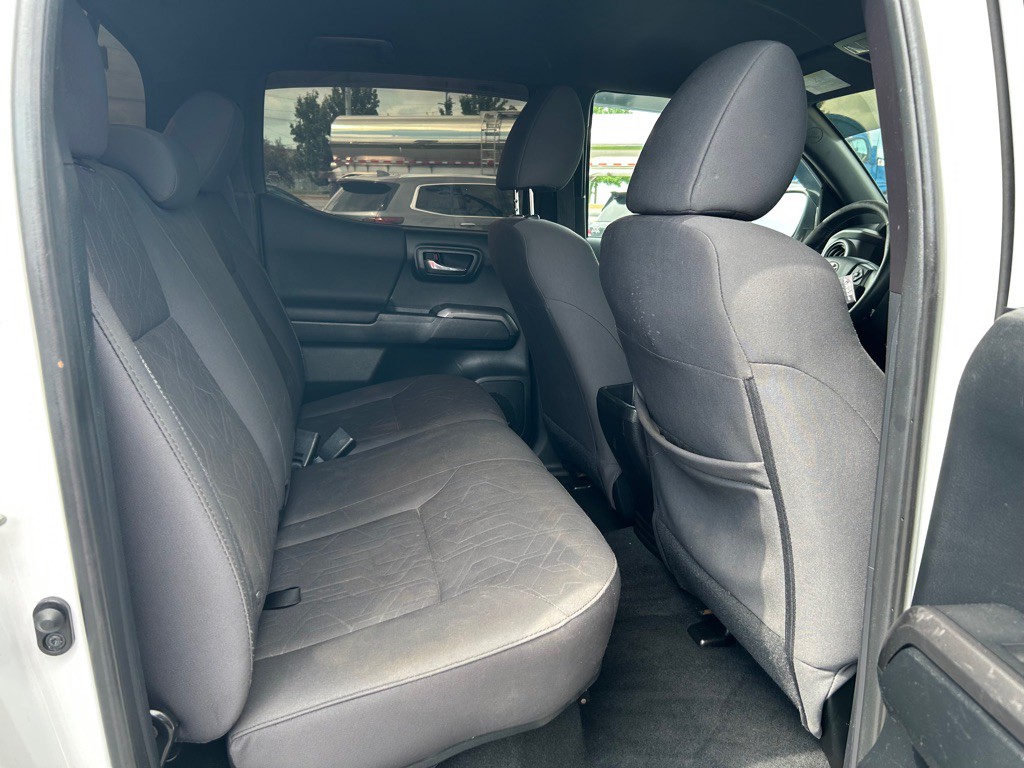 2016 Toyota Tacoma Image 12
