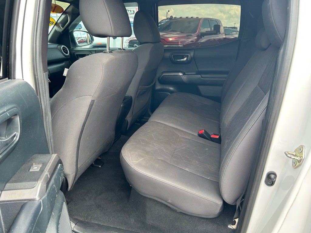 2016 Toyota Tacoma Image 13