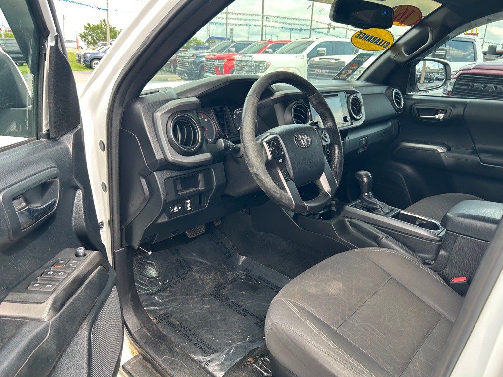 2016 Toyota Tacoma Image 14