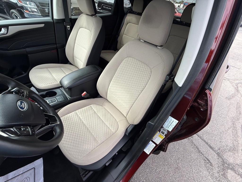 2021 Ford Escape Image 16