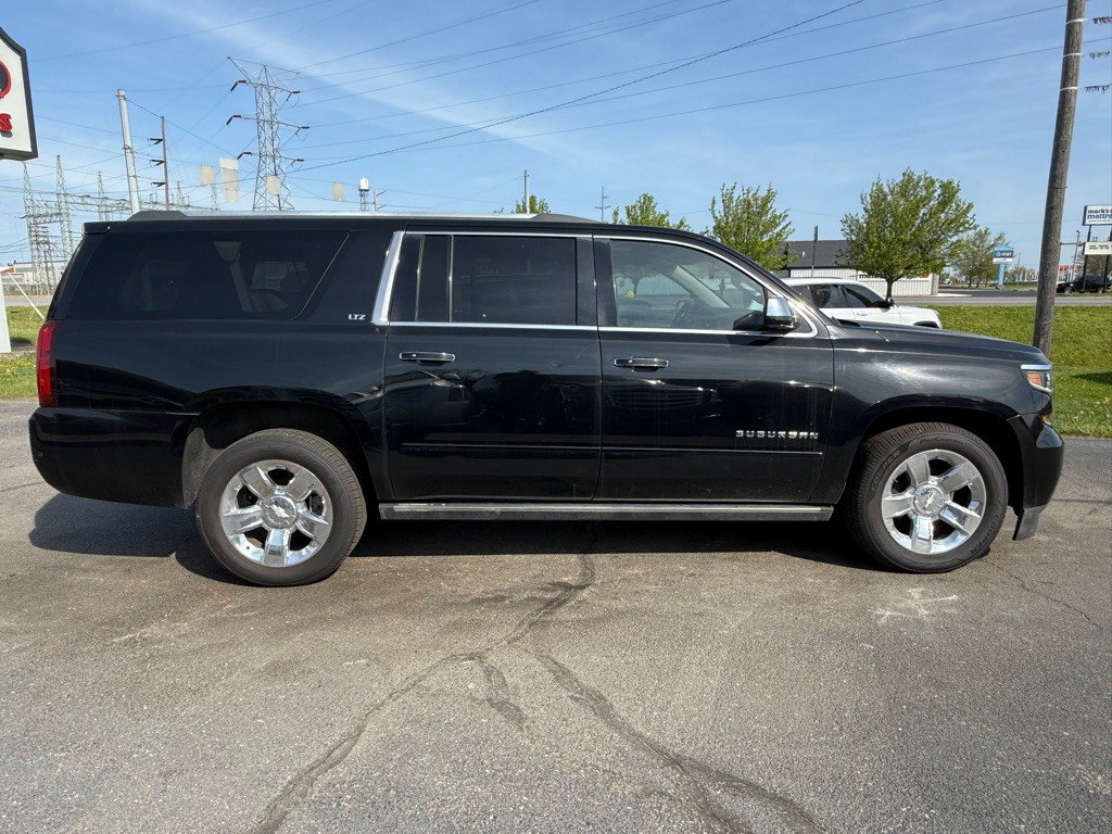 2015 Chevrolet Suburban Image 8