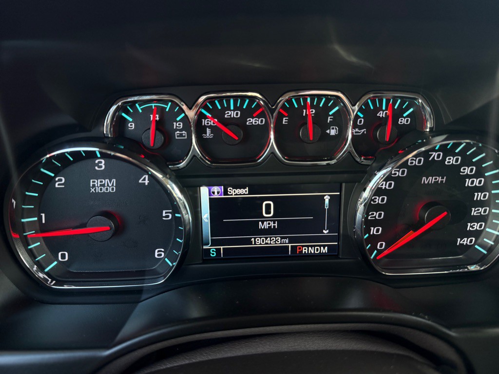 2015 Chevrolet Suburban Image 11