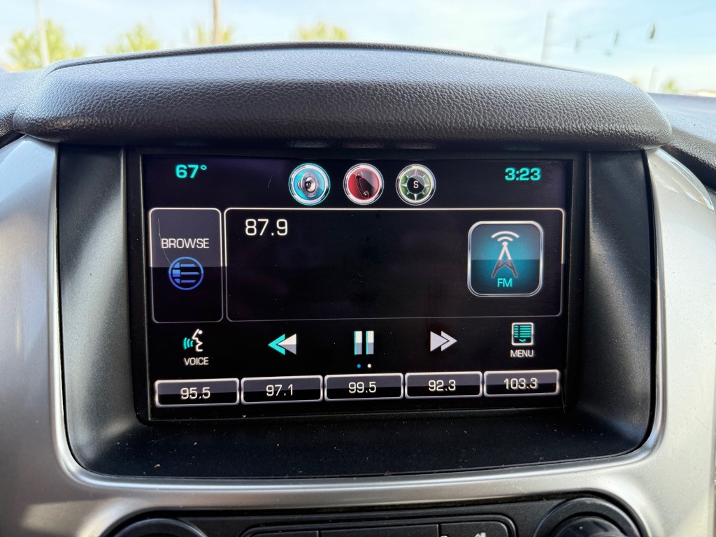 2015 Chevrolet Suburban Image 12