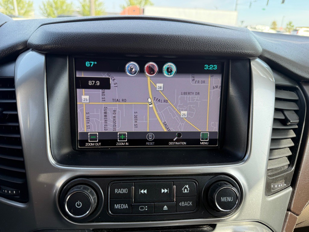 2015 Chevrolet Suburban Image 14