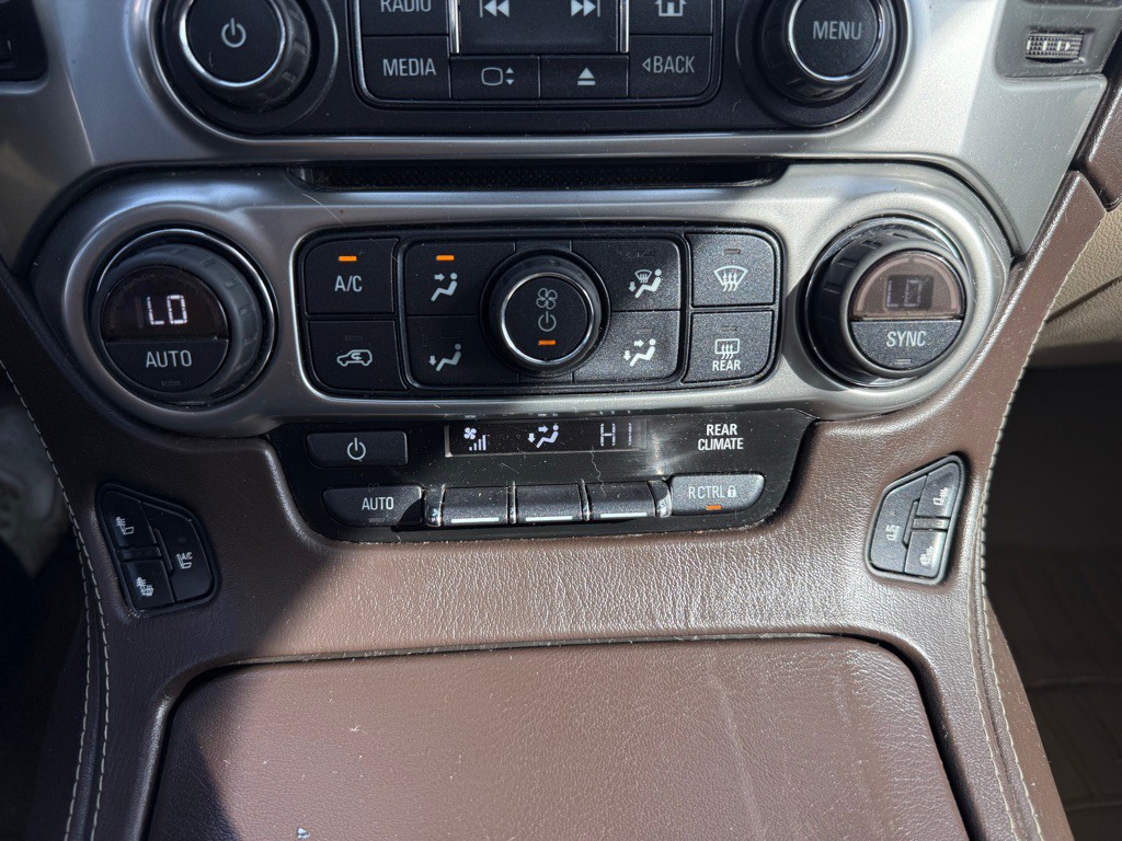 2015 Chevrolet Suburban Image 15