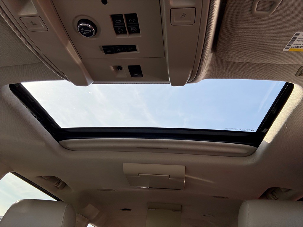2015 Chevrolet Suburban Image 16