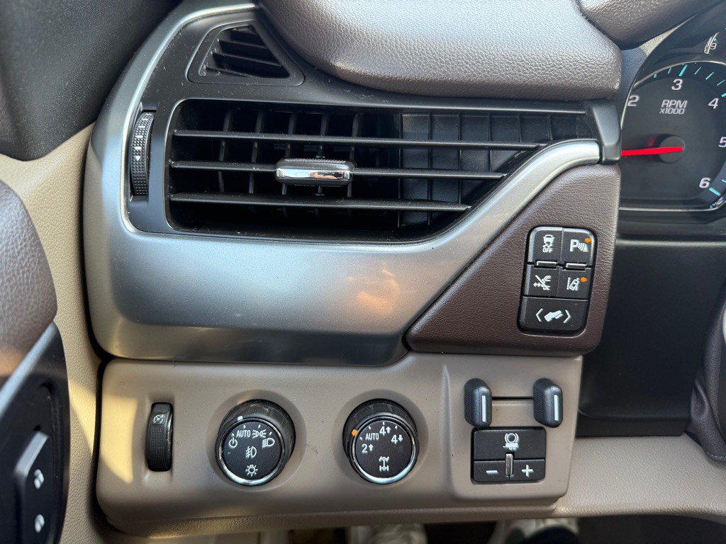 2015 Chevrolet Suburban Image 17
