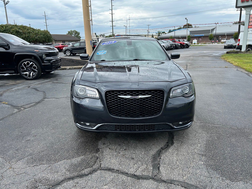 2018 Chrysler 300 Image 3