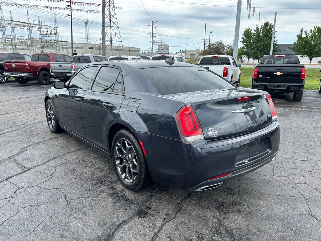 2018 Chrysler 300 Image 7