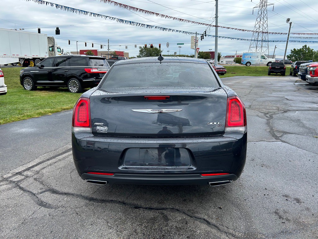 2018 Chrysler 300 Image 8