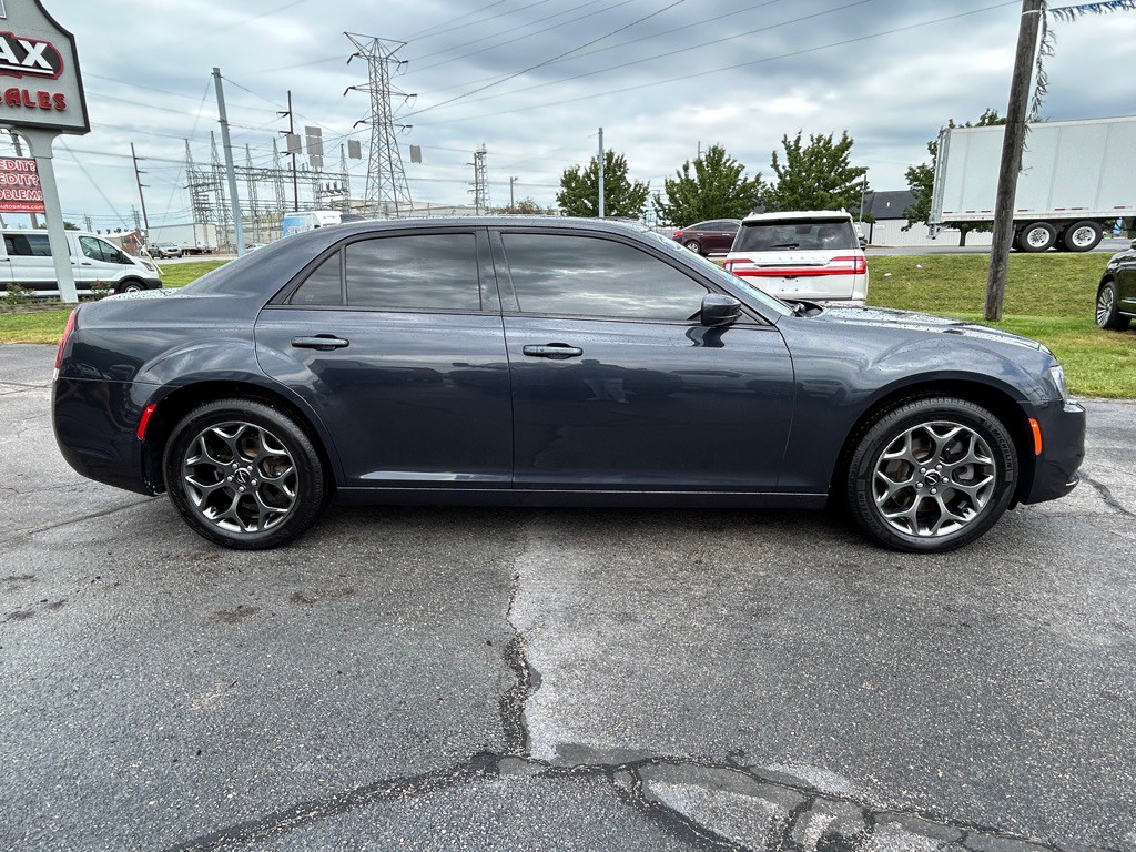 2018 Chrysler 300 Image 10